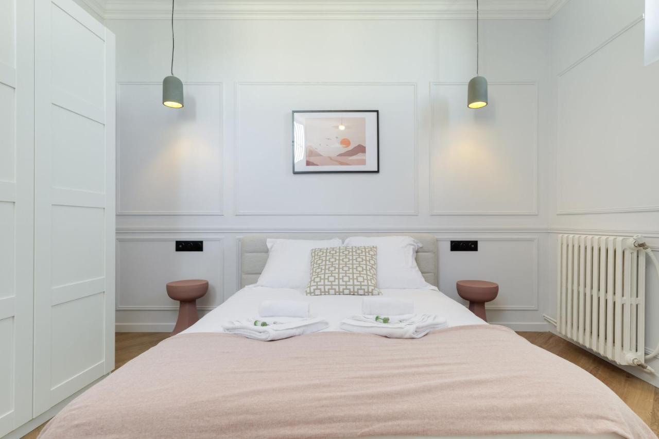 Poetic Stay - Champs Elysees Paris Bagian luar foto