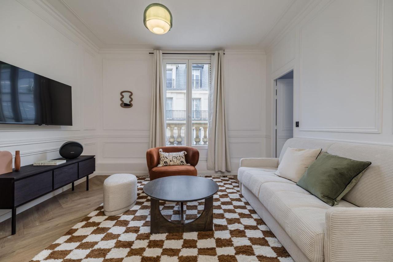Poetic Stay - Champs Elysees Paris Bagian luar foto